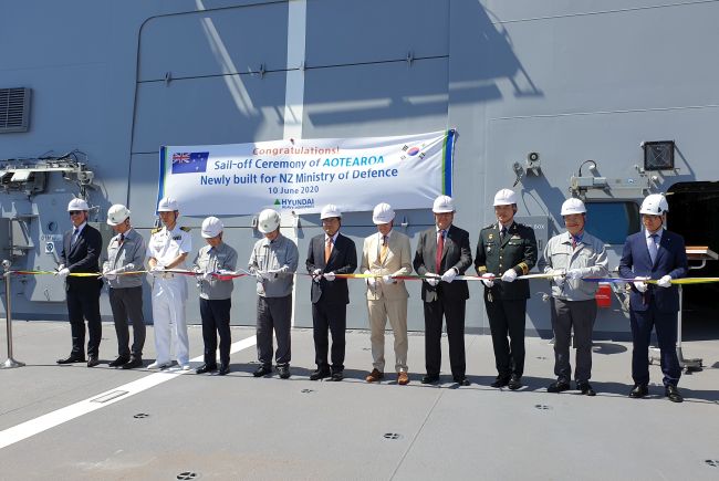 Le navire de soutien logistique de la classe polaire de la marine néo-zélandaise a signé chez Hyundai_Heavy
