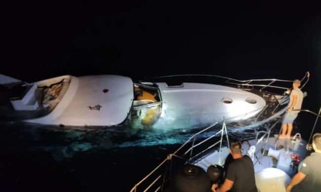 Les garde-côtes grecs sauvent 96 migrants d'un yacht en train de couler au milieu des tensions en Turquie