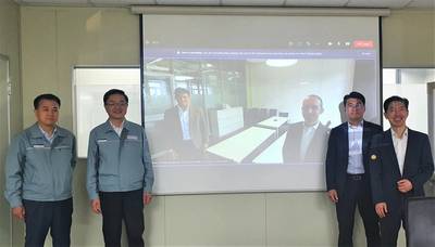 Young-Gi Kim, directeur général de l'équipe stratégique d'entreprise, HSD et Sang-Min Lee, directeur général principal de l'équipe stratégique d'entreprise, HSD ;  Young-Ki Lee, Tekomar Global Sales Manager, ABB Turbo Charging et Jae-Ung ​​Park, Country Manager, ABB Turbo Charging Sur l'écran de gauche à droite : Cristian Corotto, SVP Digital Customer Solution, ABB Turbo Charging et Mauro De Micheli, Head of Sales, Marketing and Partenariats Solutions numériques, ABB Turbocharge.  Photo gracieuseté de la turbocompression ABB