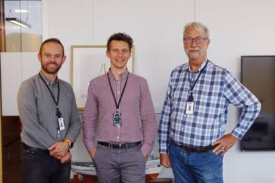 Anders Holme, CTO, Jacek Maszota, directeur des bureaux en Pologne, et le PDG de NAVTOR, Tor Svanes.  (Photo : NAVTOR)