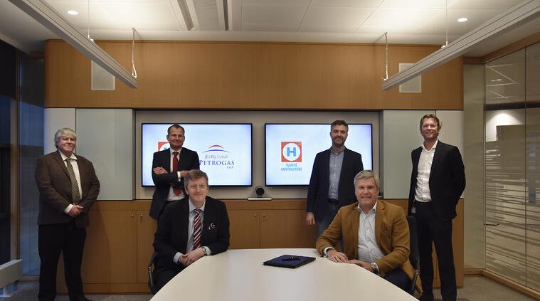 Signature du contrat entre Heeerema et Petrogas