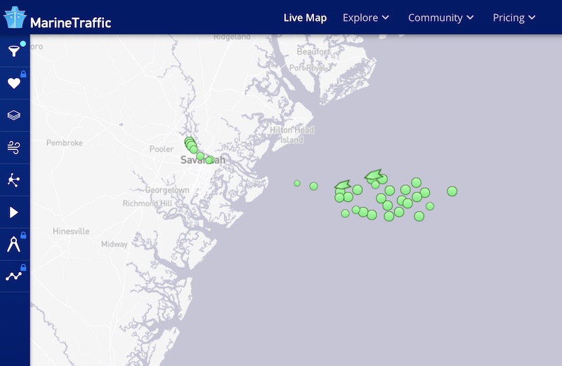 port de porte-conteneurs de savane au mouillage