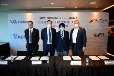 De gauche à droite : Pier Carazzai, vice-président, Pacific Regional Business Development d'ABS ;  Darren Yeo, vice-président exécutif de Vallianz ;  Govinder Singh Chopra, directeur de SeaTech ;  Brent Perry, PDG de Shift Clean Energy (Photo : Vallianz)