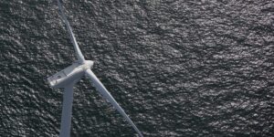 Primeiro leilão de arrendamento eólico offshore da Costa Oeste arrecada mais de US$ 757 milhões em lances altos