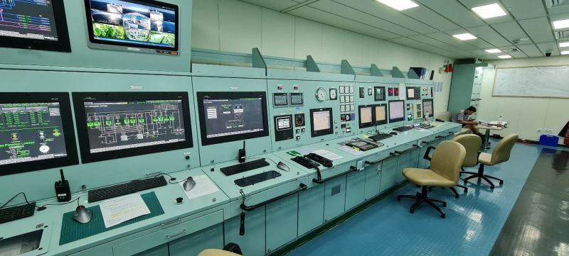 La vue d'ensemble du système dans la salle de contrôle principale, avec une interface utilisateur ordonnée et facile à utiliser