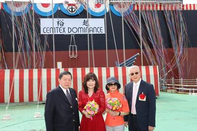 Douglas Hsu, président de Far Eastern Group ;  Tracy Tsai Wang, marraine ;  CK Ong ;  et CK Ong, président de U-Ming Marine Transport Corporation.  (Photo : U-Ming Marine Transport Corporation)