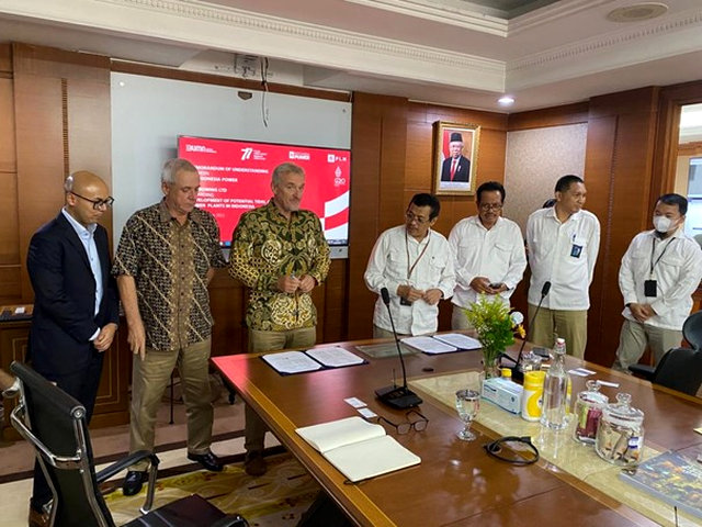 Signature du protocole d'accord entre HydroWing et Indonesia Power (avec l'aimable autorisation d'HydroWing)