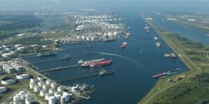 Partnerzy badają kraking amoniaku na dużą skalę dla 1 miliona ton wodoru importowanego przez port w Rotterdamie