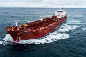 Trafigura Charters Tankier me karburant të dyfishtë me metanol