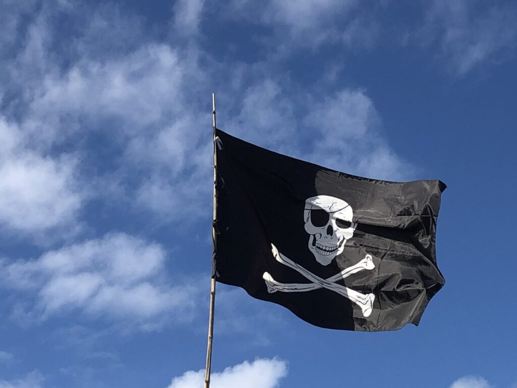 Pourquoi est-il interdit d'arborer le pavillon pirate