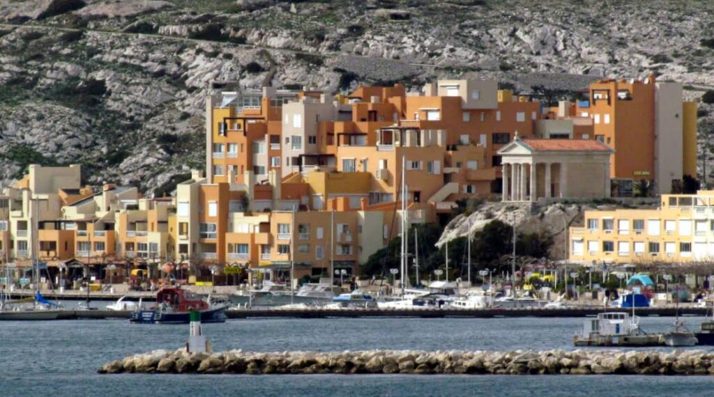 Quel est le tarif pour une place de port frioul